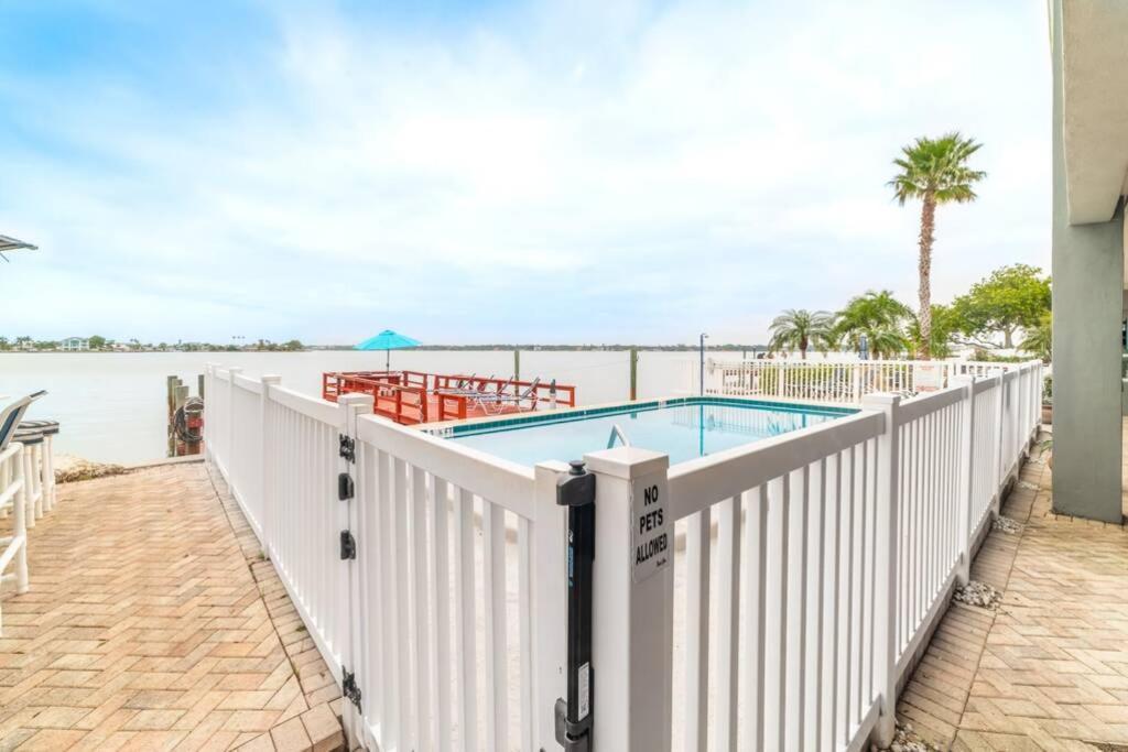 102-Tiny Treasure-Waterfront With Heated Pool Apartment St. Pete Beach Ngoại thất bức ảnh