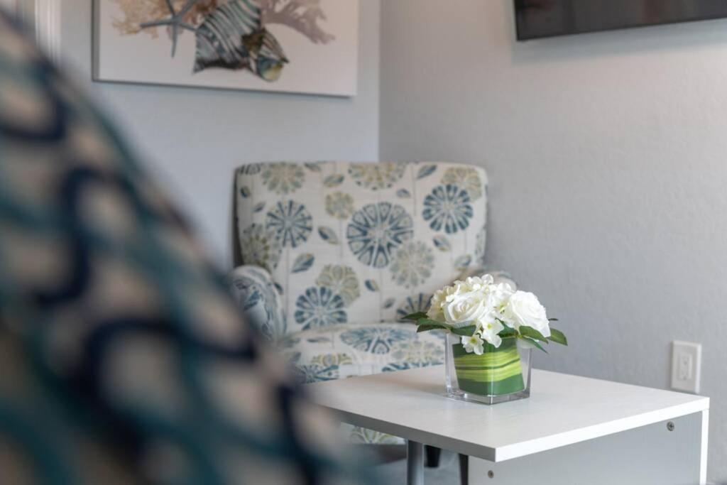 102-Tiny Treasure-Waterfront With Heated Pool Apartment St. Pete Beach Ngoại thất bức ảnh