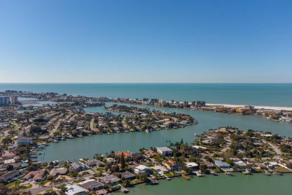 102-Tiny Treasure-Waterfront With Heated Pool Apartment St. Pete Beach Ngoại thất bức ảnh